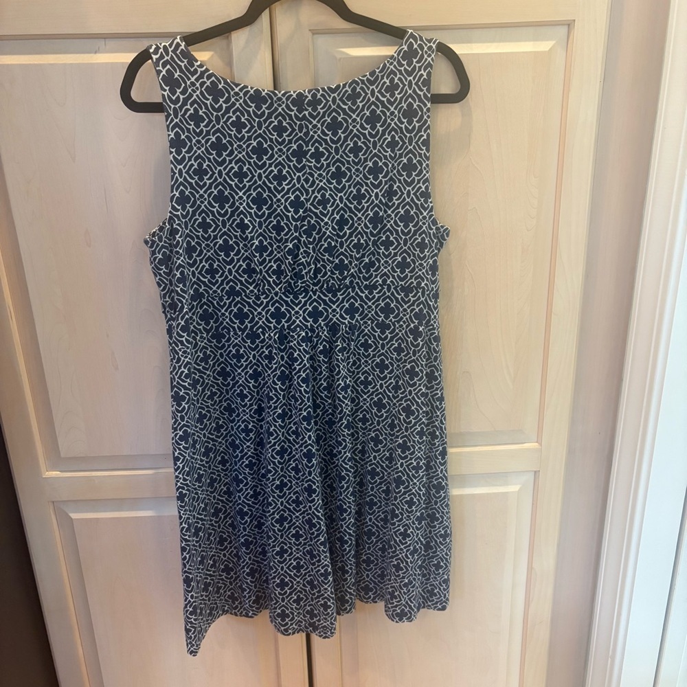Land’s End Navy and White Patterned Sleeveless Dress - Picture 3 of 8